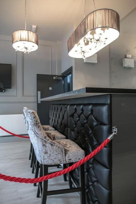 The V.I.P Suite - Sleeps 24! Best For Large Groups Liverpool Kültér fotó